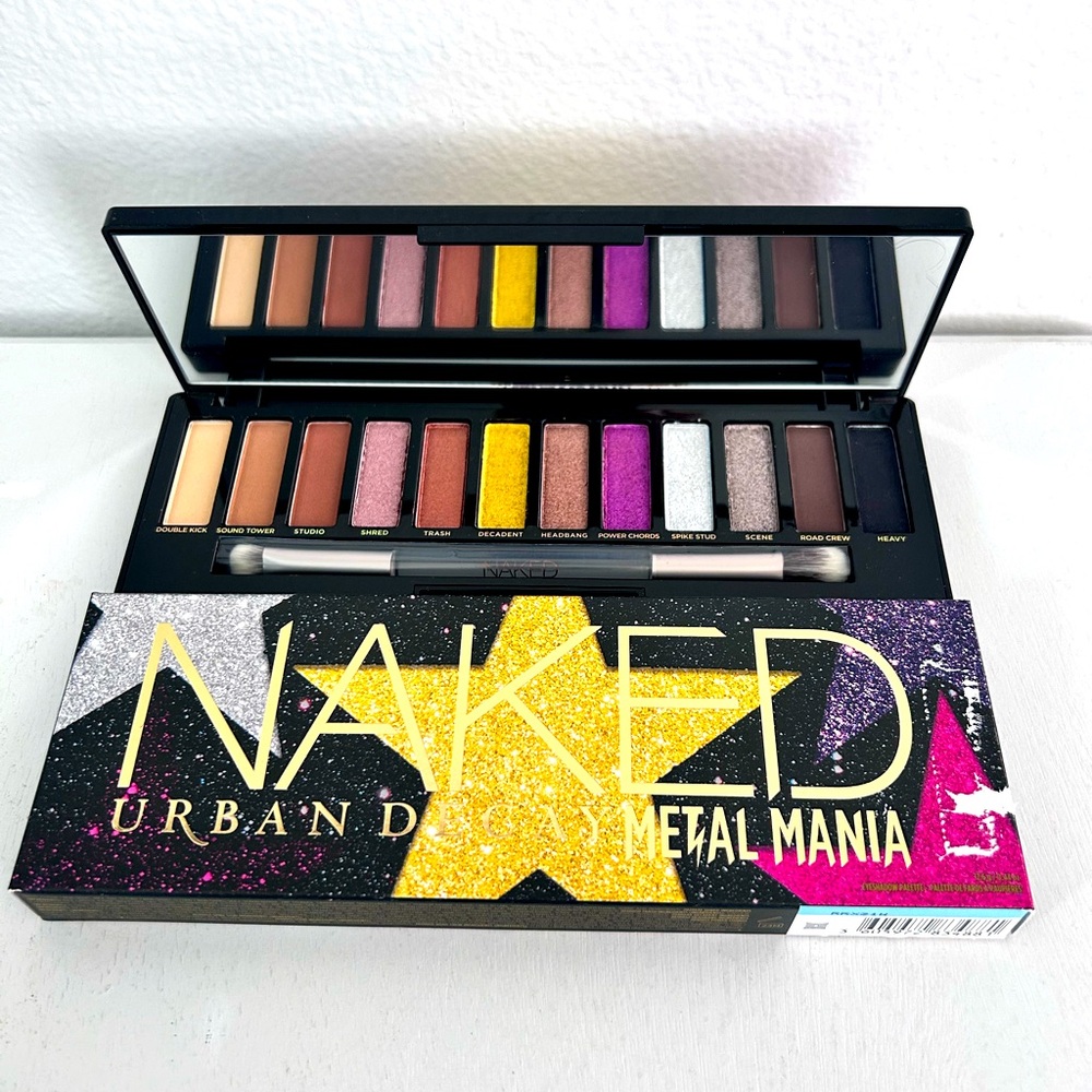 Urban Decay Naked Metal Mania 12
Eye Shadow Palette with double side applicator